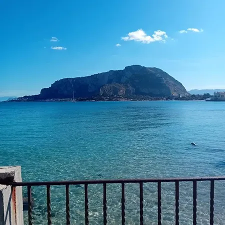 Zeus Mondello E Homestay szállás